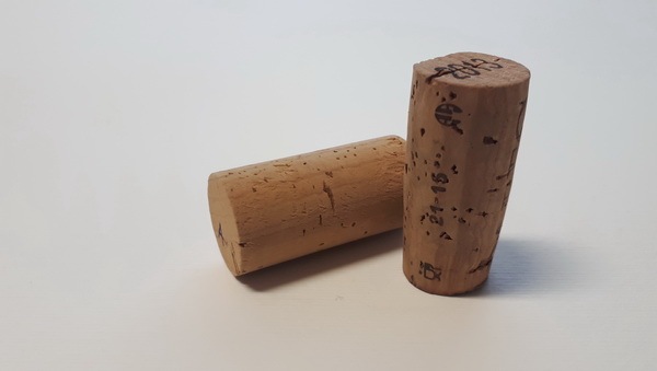 One pice natural cork caps
